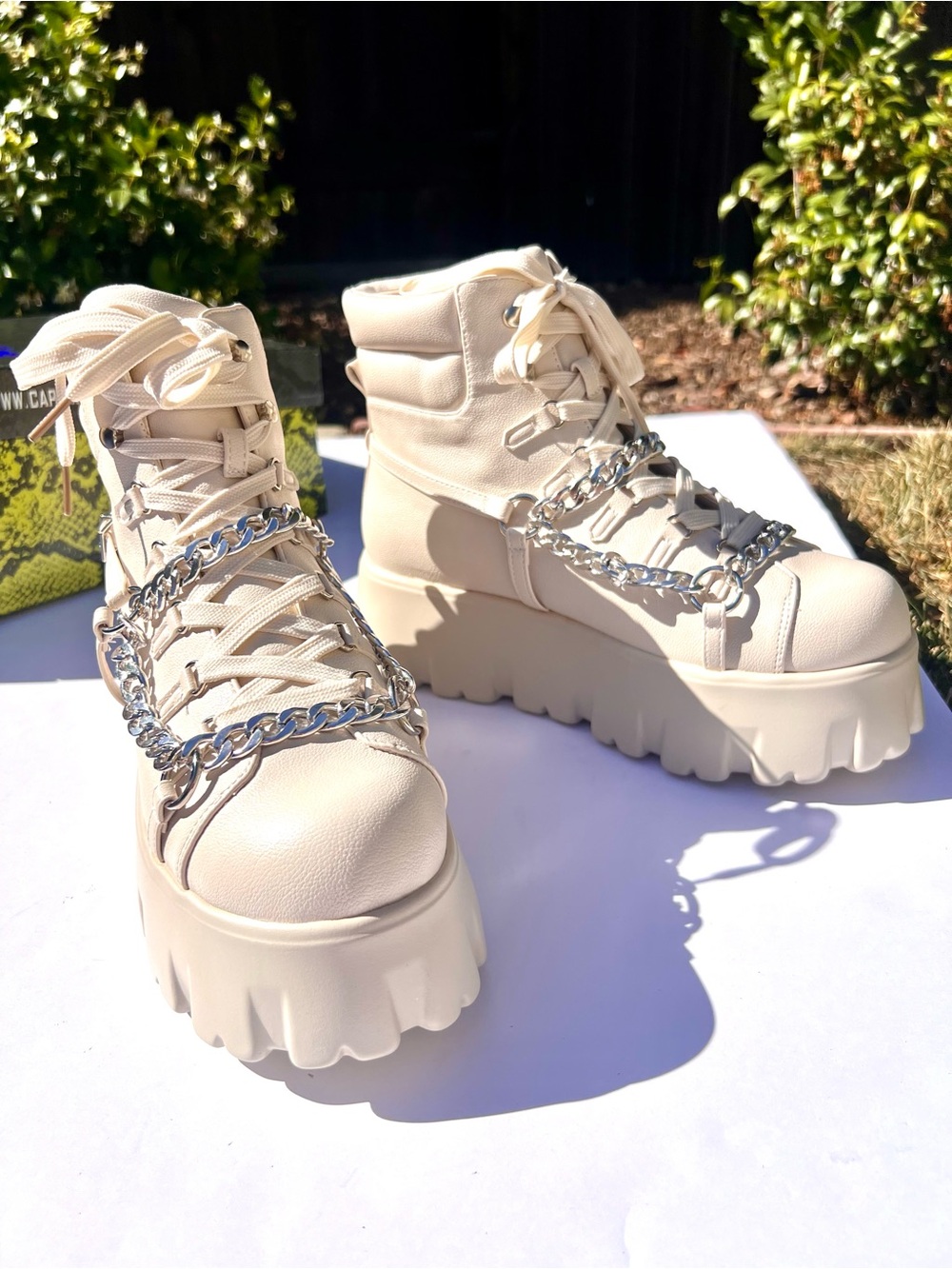Chunky Platform Combat
Boots w/Silver Chains in Off White/Cream; Military Grunge - Picture 11 of 15